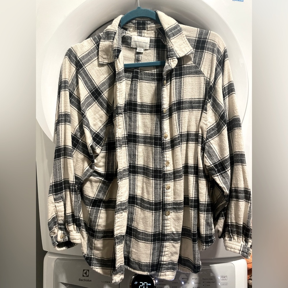 American Eagle Black & white flannel